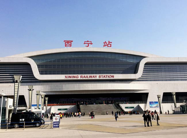 隆阳西宁高铁站